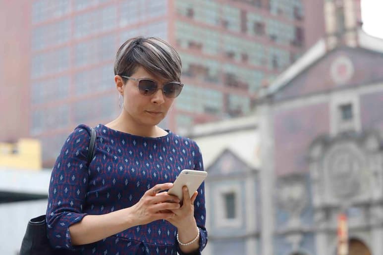 En México, de un total de 43 millones de mujeres de 15 años y más, 3 millones 225 mil dijeron que sus parejas les revisaban su correo o celular e incluso les exigieron que les dieran sus contraseñas. (ARCHIVO)