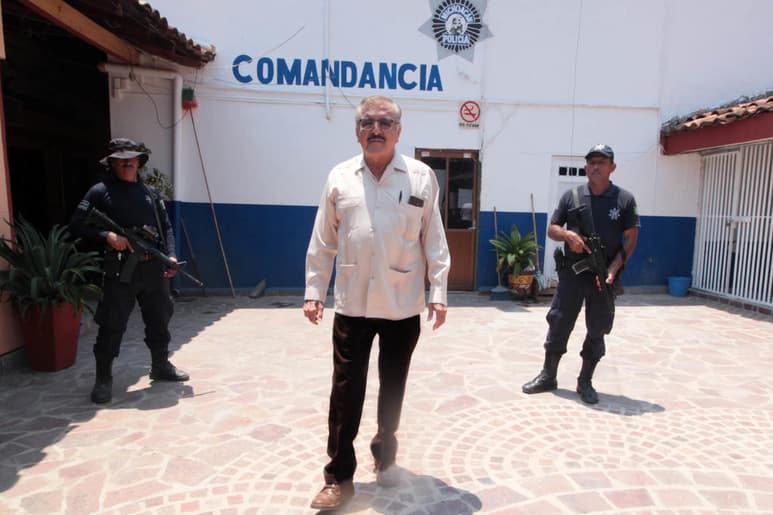 El alcalde de Tepalcatepec, Michoacán, Felipe Martínez Pérez, ha pedido que el gobierno del estado y la Federación les manden refuerzos para evitar que el Cártel Jalisco Nueva Generación (CJNG) ingrese a su municipio. 'Nos han dejado solos', alertó. (EL UNIVERSAL)