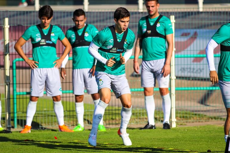 El canterano albiverde habló tras la práctica matutina que el equipo lagunero realizó en las canchas del Territorio Santos Modelo de cara al partido ante los Tuzos de Pachuca. (CORTESÍA)