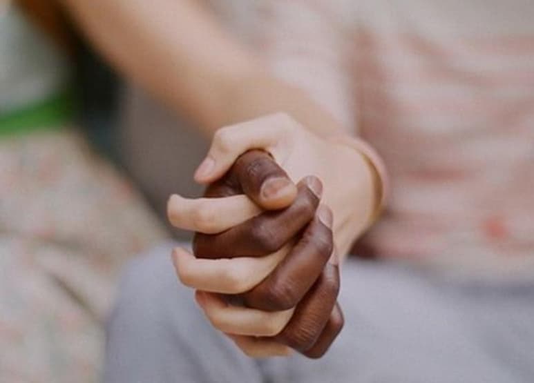 La excusa que les dieron es que iba en contra de los valores religiosos del lugar. (INTERNET)