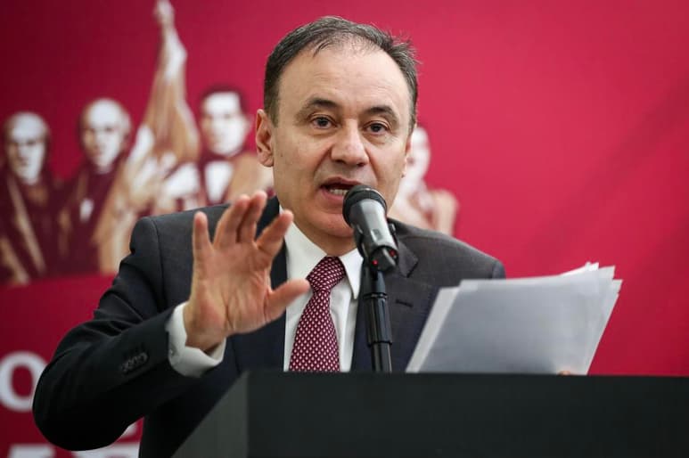 El secretario de Seguridad y Protección Ciudadana, Alfonso Durazo, informó que, de acuerdo con trabajos de inteligencia, les han dado como resultado que hay policías de 50 municipios que tienen vínculos con el crimen organizado y que para la Federación tienen carácter de prioritarios. (ARCHIVO)