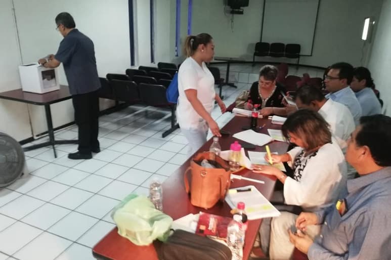 La base sindical debe elegir entre la planilla guinda, de Rafaela Zapata y la naranja, de Jesús Fernando del Rivero, los cuales quedaron empatados en la elección del 27 de agosto.