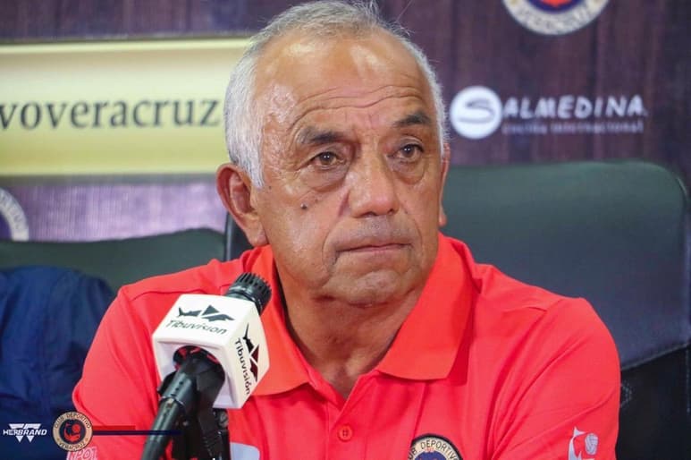 Los Tiburones Rojos de Veracruz presentaron a Enrique López Zarza como su nuevo director técnico. (CORTESÍA VERACRUZ) 