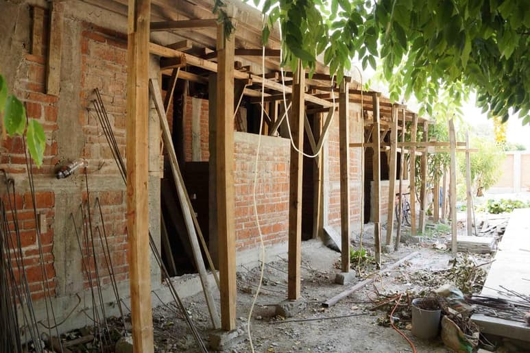 A casi dos años de los sismos del 7 y 19 de septiembre de 2017, en el país todavía hay más de 9 mil planteles —47% de los 19 mil 194 que tuvieron daños— que no han recibido atención, reconoció el director general del Instituto Nacional de Infraestructura Física Educativa (Inifed), Jorge Javier Jiménez Alcaraz. (EL UNIVERSAL)