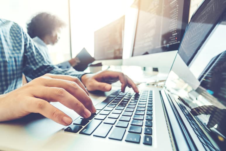 Las pequeñas y medianas empresas dedicadas a la venta e implementación de software independiente están impulsando la transformación digital de México, según el estudio. (ESPECIAL)
