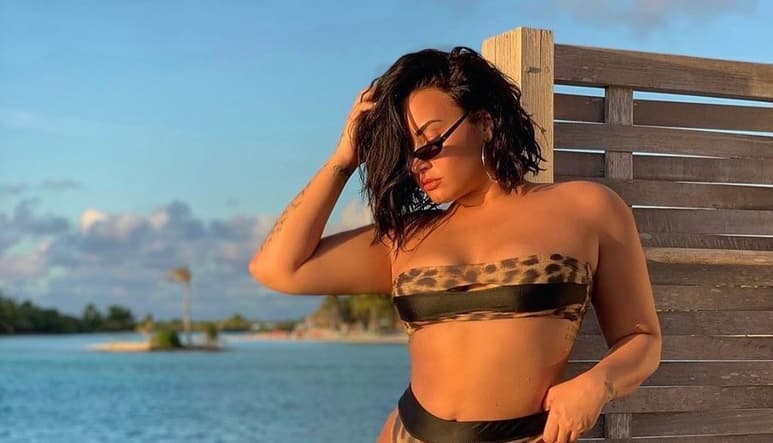 Demi Lovato sacudió las redes sociales luego de publicar una fotografía en donde muestra su celulitis. (INSTAGRAM)
