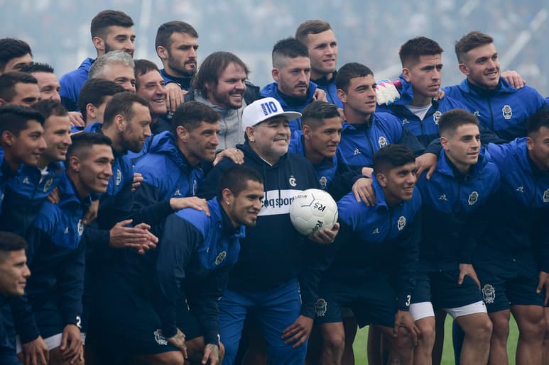 El exastro argentino fue presentado en el estadio Juan Carmelo Zerillo junto a todo el plantel del club. (JAM MEDIA)