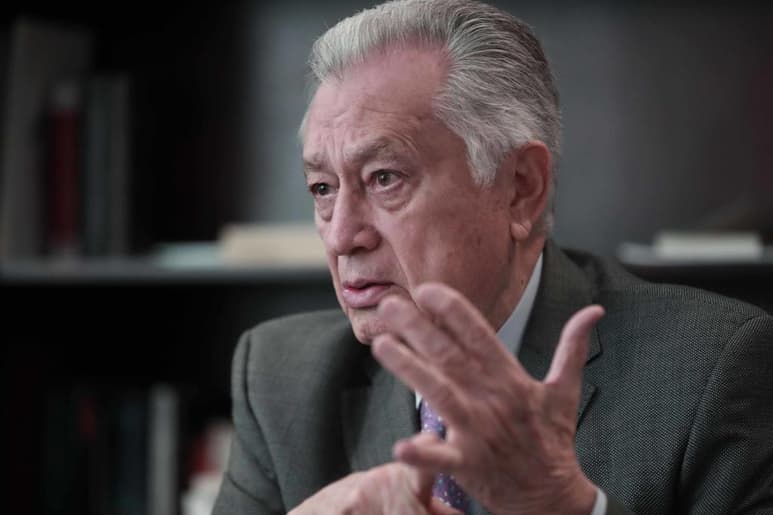 En un tuit publicado la noche de este lunes, el funcionario menciona que como ya mencionó antes, 'es falsa la información sobre los inmuebles que se me atribuyen; mi declaración patrimonial está en regla'. (ARCHIVO)