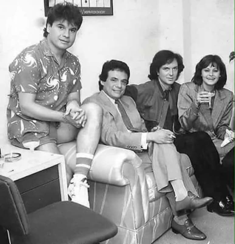 La popular foto de Juan Gabriel, Rocío Durcal, Camiso Sesto y José José.