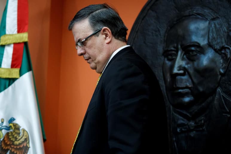 El titular de la Secretaría de Relaciones Exteriores (SER), Marcelo Ebrard Casaubón, expresó sus condolencias a los mexicanos y norteamericanos que perdieron la vida en el atentado terrorista a las Torres Gemelas, ocurrido el 11 de septiembre de 2001. (ARCHIVO)