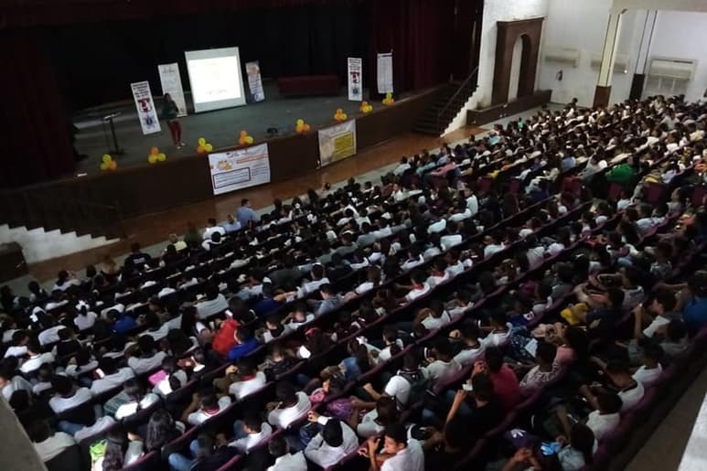 Con la conferencia 'Dale un like a tu vida' se expuso el tema de prevención del suicidio a jóvenes. (EL SIGLO DE TORREÓN/BEATRIZ SILVA)