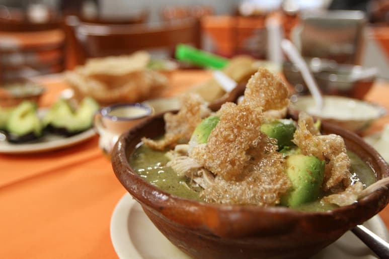 La noche del próximo 15 de septiembre se celebra el 209 aniversario de la Independencia de México, y la mayoría de mexicanos celebrará esta fiesta en familia o con amigos, siendo el pozole el platillo preferido para la cena de la noche mexicana. (ARCHIVO)