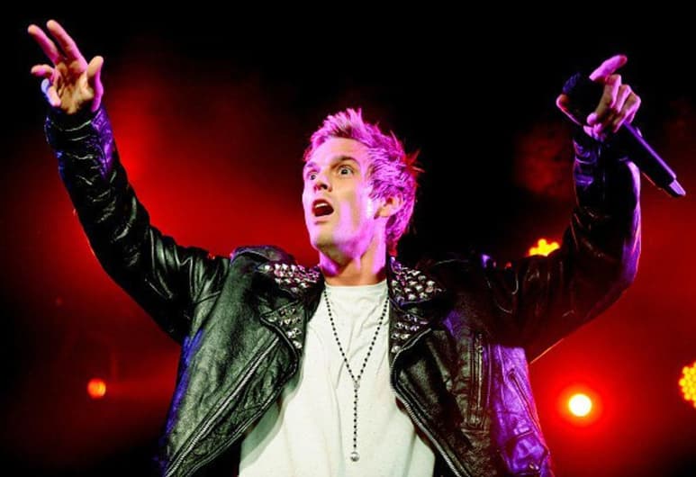 El actor y cantante Aaron Carter, conocido por su papel de 'Dylan Neal' en la serie Sabrina, la bruja adolescente, reveló que padece múltiples trastornos de personalidad como esquizofrenia, ansiedad aguda y bipolaridad. (ESPECIAL)
