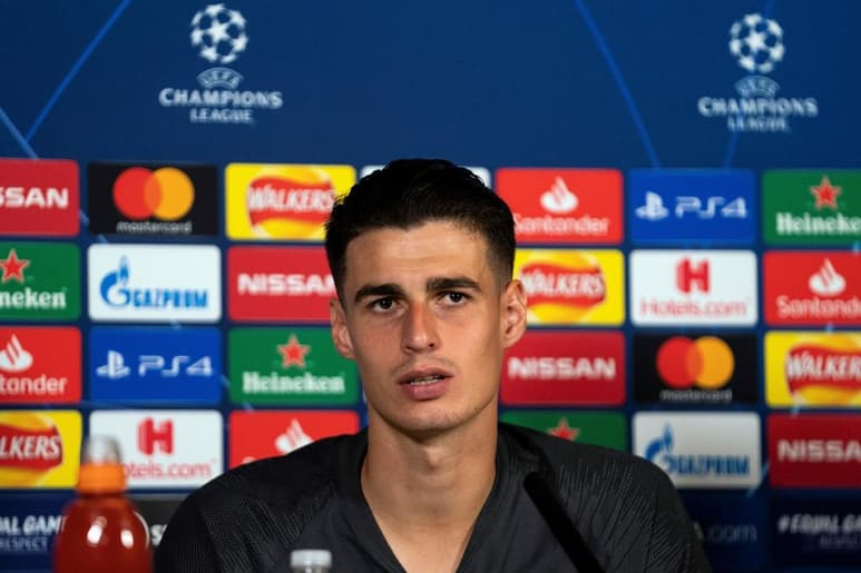 El portero español del Chelsea, estuvo atendiendo a medios previo al primer partido de los 'Blues' en Champions. (EFE)