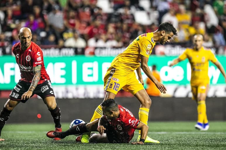 El defensor mexicano debutó con los Tigres de la UANL en la Jornada 9 de la Liga MX. (CORTESÍA)