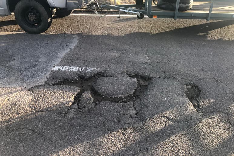 Otra vez la carretera Gómez Palacio-Jiménez es una 'trampa' para las y los conductores. (EL SIGLO DE TORREÓN) 