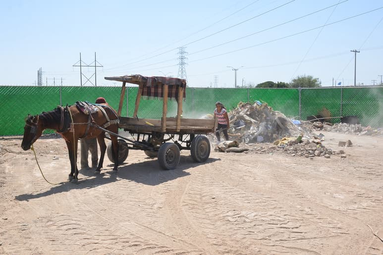 Buscan que carromateros y ciudadanos en general sepan de las ubicaciones de los centros de transferencia de desechos. (EL SIGLO DE TORREÓN)
