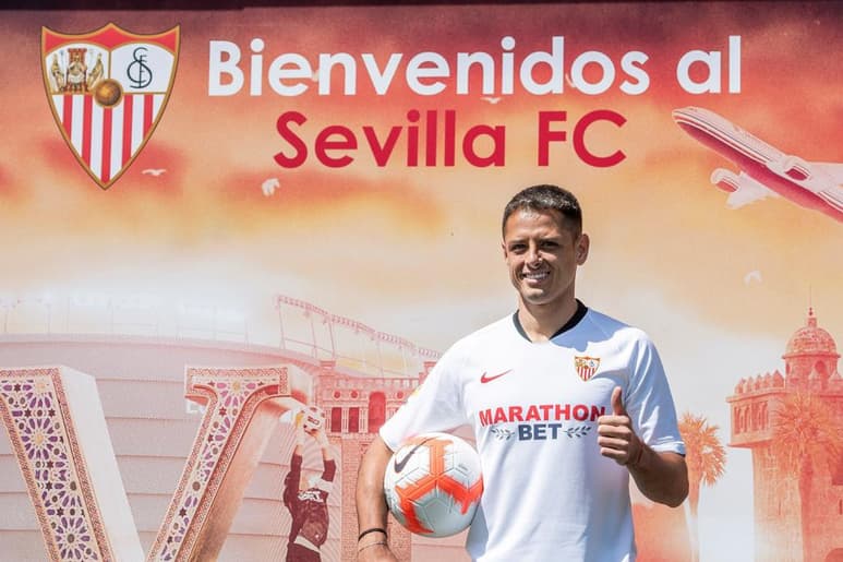 Javier Hernández podría ver acción en el partido de hoy, cuando Sevilla debute en la Europa League. (ARCHIVO)