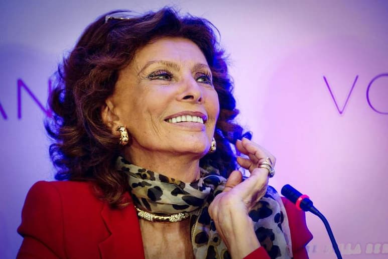 Sophia Loren cumple mañana 85 años y lo hace con la misma energía de siempre e inmersa en el rodaje de su nueva película, La vita davanti a sé, que dirige su hijo Edoardo Ponti. (ARCHIVO)
