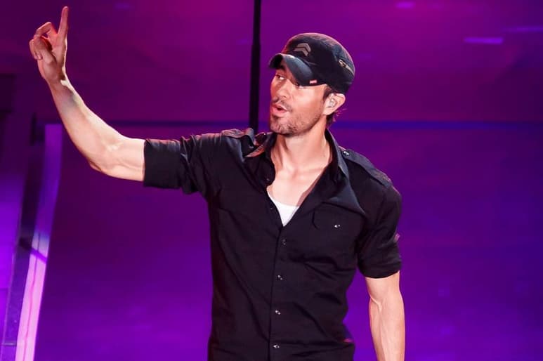 Enrique Iglesias presentará el 4 de octubre próximo el álbum Grandes éxitos, en el que recopilará 16 de sus canciones más populares, entre ellas Bailando y Hero. (ARCHIVO)