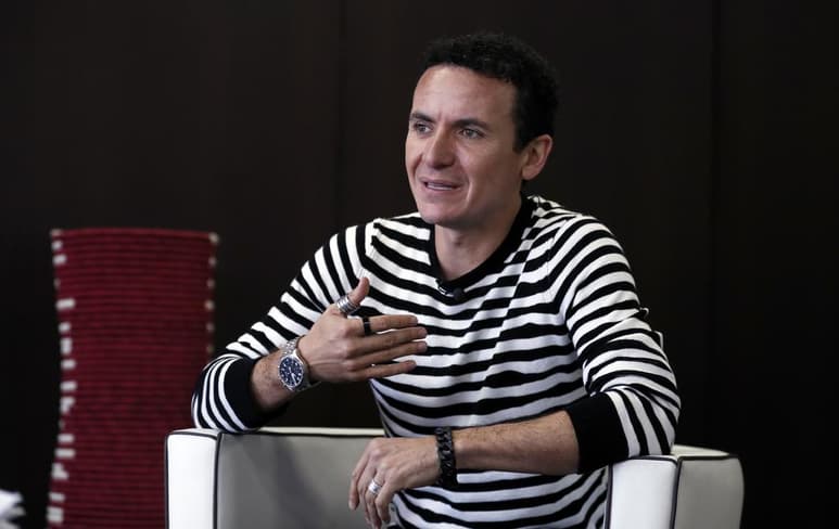 Hace un llamado. Fonseca invitó a sus seguidores a no dejar morir el amor por las redes sociales. (ARCHIVO)