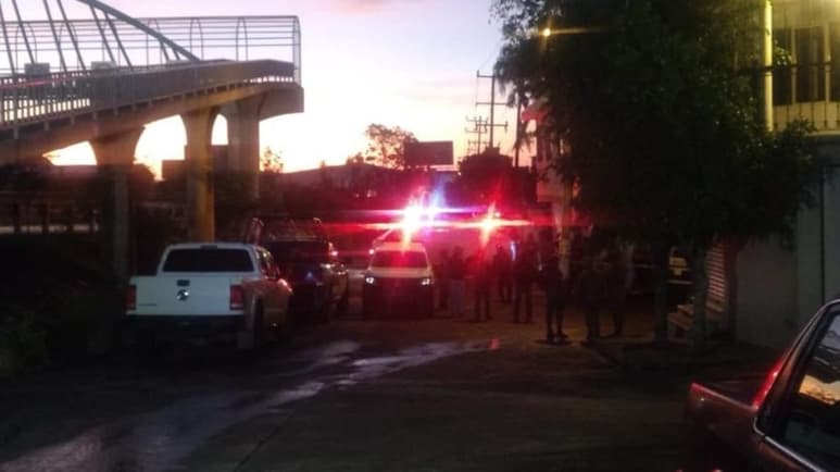 Esta madrugada de viernes, un grupo armado ingresó violentamente a un domicilio y disparó contra seis personas, cinco de ellas murieron en el lugar de los hechos y uno más durante su atención médica. (ESPECIAL)