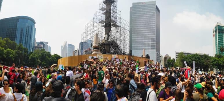 Minutos antes de las 14:00 el contingente, formado en su mayoría por niños y jóvenes, se reunió en el Ángel de la Independencia para exigir a las autoridades acciones para detener el cambio climático.
(NOTIMEX)