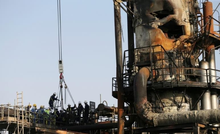El sábado, diez drones suicidas del gobierno houthi de Yemen incursionaron en dos plantas petroleras saudíes clave, afectando la producción de casi 5.7 millones de barriles diarios, según la compañía estatal Saudi Aramco. (ESPECIAL)
