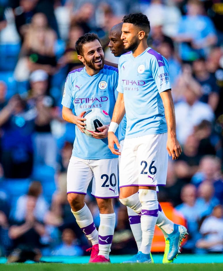 Manchester City no tuvo piedad y aplastó en casa 8-0 al Watford; Bernardo Silva (i) metió tres tantos.