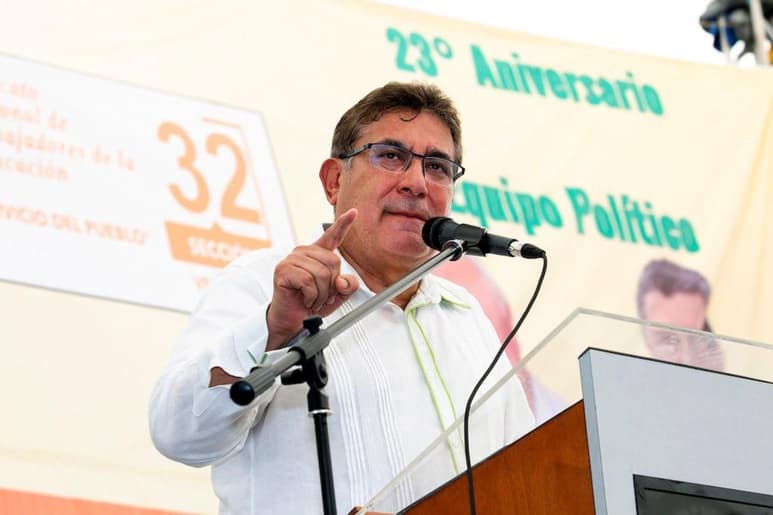 El secretario general del Sindicato Nacional de Trabajadores de la Educación (SNTE), Alfonso Cepeda Salaso, confirmó que el pago de pensiones a jubilados del magisterio se calculará con base en el Salario Mínimo y no en la Unidad de Medida y Actualización (UMA). (TWITTER)