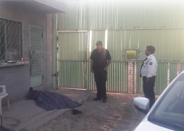 Velador es localizado muerto en el patio del trabajo; compañeros lo encontraron al amanecer. (EL SIGLO DE TORREÓN)