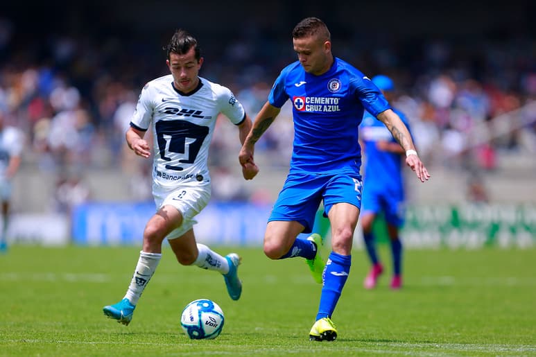 El delantero uruguayo Jonathan Rodríguez (d) adelantó a La Máquina a los 48 minutos del partido con un disparo cruzado en la meta universitaria. (JM)