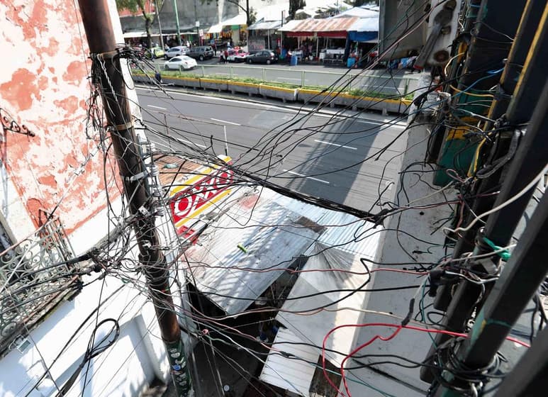 La empresa Productiva Subsidiaria CFE Suministrador de Servicios Básicos, alertó del incremento de este delito, al que también ha dado por llamar 'tomas clandestinas de electricidad'. (EL UNIVERSAL)