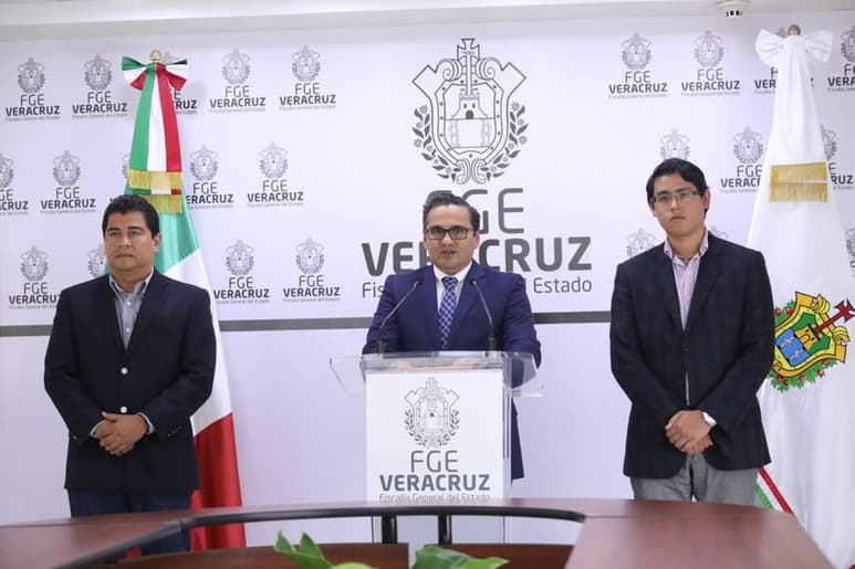 El gobernador de Veracruz, Cuitláhuac García, dijo que hay dos órdenes de aprehensión contra el exfiscal general del estado, Jorge Winckler, una por privación ilegal de la libertad en la modalidad de secuestro y otra por desaparición forzada de personas. (ARCHIVO)