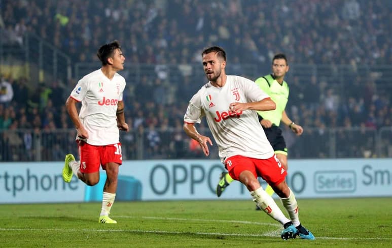 Miralem Pjanić notó uno de los dos goles con los que la 'Juve' ganó contra el Brescia. (EFE)