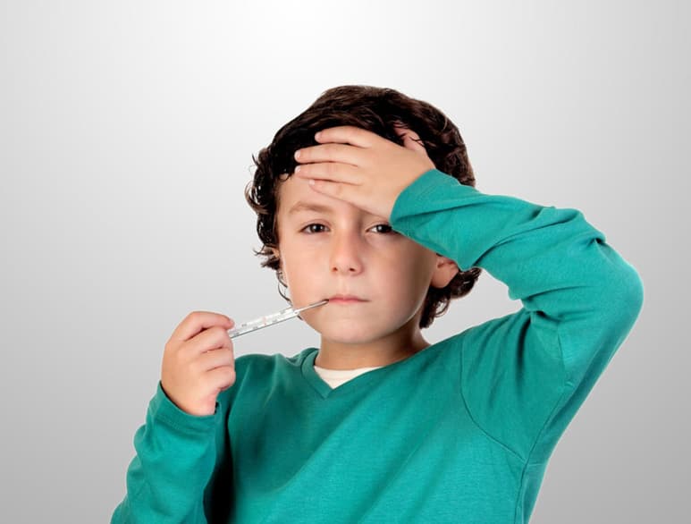 La población escolar entre 6 y 18 años es uno de los grupos que deben de recibir la vacuna contra la influenza pues es la que más expande el virus y más padece de esta enfermedad. (ARCHIVO)