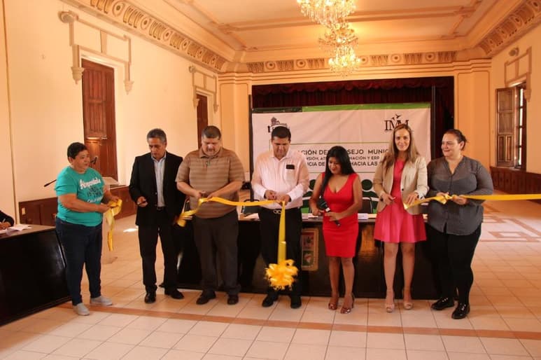 Beatriz Galván, directora del Instituto Municipal de la Mujer (IMM), dijo que el Consejo es una herramienta importante para atender la Alerta de Género que actualmente tiene el municipio.
(EL SIGLO DE TORREÓN)