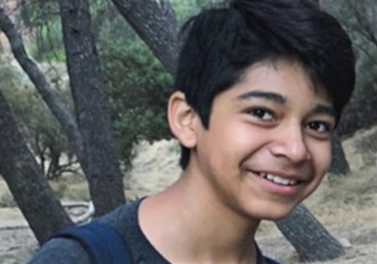 El niño se golpeó la cabeza con un muro de la escuela luego de que otro joven le diera un golpe en la cabeza. (ESPECIAL)