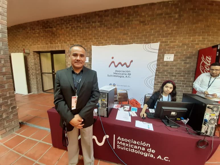 Este viernes se realizó la Plenaria inaugural: Psychotherapy with Suicidal People a cargo del Dr. Antoon Leenaars, de Windsor, Canadá, quien ha publicado más de 150 artículos y capítulos sobre violencia, trauma, suicidio, psicoterapia, entre otros temas relacionados. (EL SIGLO DE TORREÓN)