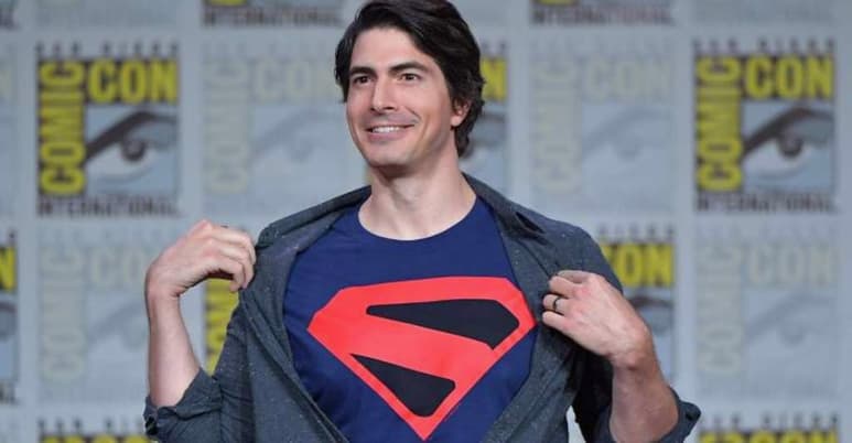 La cadena estadounidense The CW reveló este viernes la primer fotografía del actor Brandon Routh portando nuevamente la capa del “Hombre de Acero”. (ESPECIAL)
