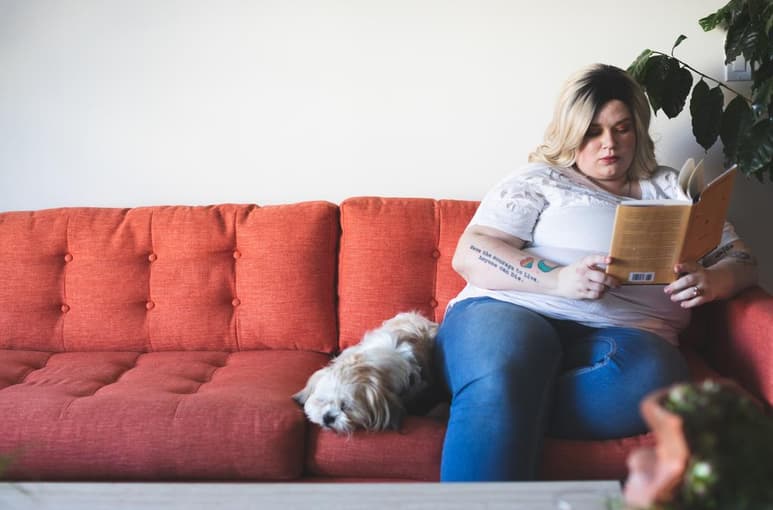 La discriminación por diferencias estéticas comienza desde la poca diversidad en tallas en las tiendas de ropa teniendo que ser tú quien se adapta a ellos, seguido de las burlas y referencias que se hace a las personas con sobrepeso como un aspecto negativo. (ARCHIVO)