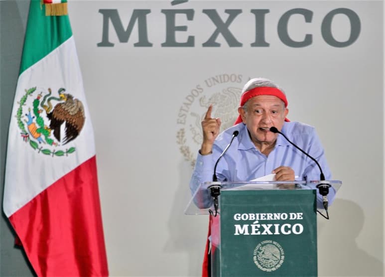 Al señalar que en su gobierno no se permite la corrupción, el presidente Andrés Manuel López Obrador afirmó que los negocios más jugosos y que se hacían al amparo del poder, llevaban el visto bueno del jefe del Ejecutivo Federal. (EL UNIVERSAL)