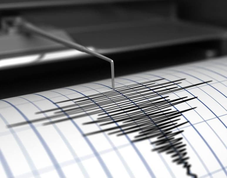 Un temblor de magnitud 7.2 remece los edificios de Santiago de Chile y del sur del país; por el momento no hay víctimas. (ARCHIVO)