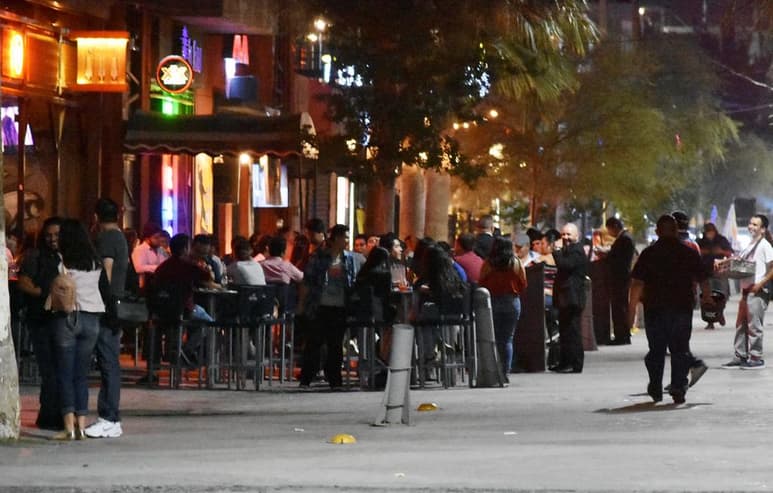 Varios bares pusieron melodías del artista, sobre todo en sitios de karaoke y en cantinas. (ARCHIVO)