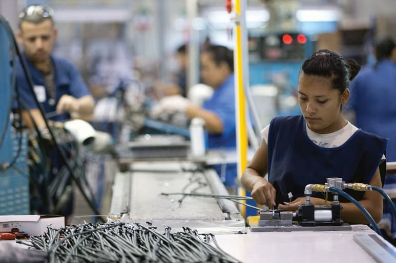 El acoso laboral y la fatiga laboral obligan a los trabajadores a buscar un nuevo empleo en México. (ARCHIVO)