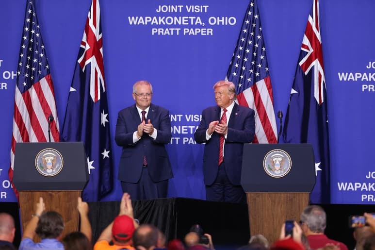 El presidente Donald Trump (d) junto al primer ministro de Autralia Scott Morrison. (ARCHIVO)