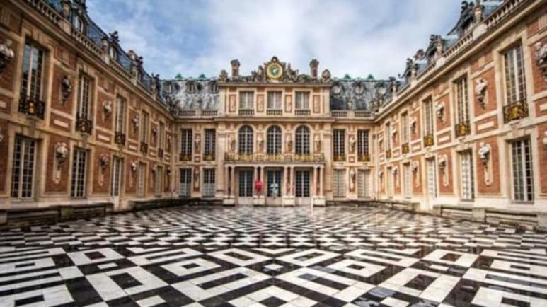 El Palacio de Versalles, una de las mayores atracciones turísticas del mundo, y la plataforma cultural del gigante tecnológico Google han recreado una visita en realidad virtual que permite pasear por la antigua residencia de Luis XIV desde cualquier lugar del mundo. (ESPECIAL)