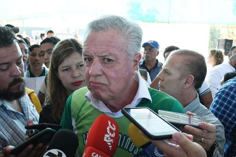 El alcalde de Torreón, Jorge Zermeño, afirmó hoy martes que el director de Seguridad Pública Municipal, Primo Francisco García, regresará a su puesto como director de la corporación, esto luego de que en días anteriores se le concedió una licencia para ausentarse de sus labores por motivos 'personales'. (FERNANDO COMPEÁN)