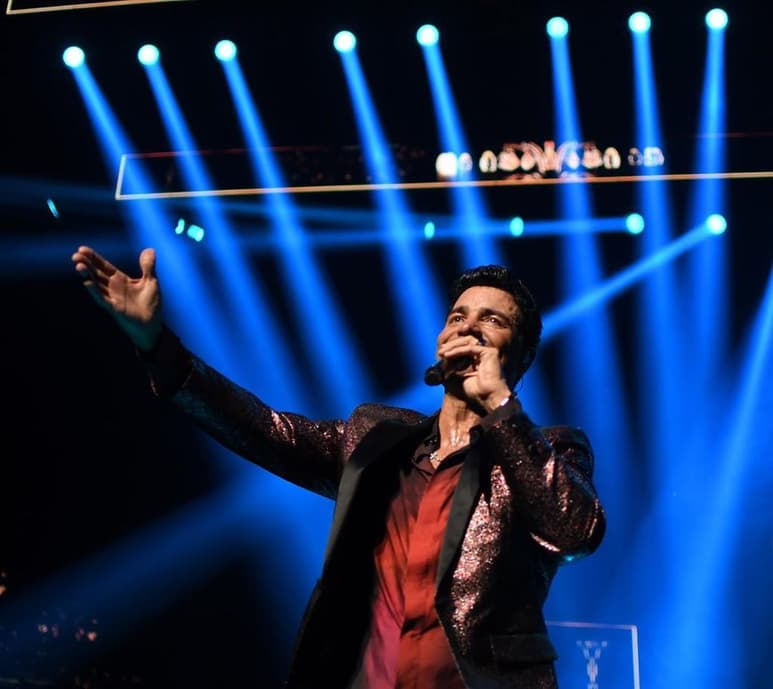 El cantante dedicó su presentación en el Auditorio Nacional al 'Príncipe de la Canción', José José. (ESPECIAL)