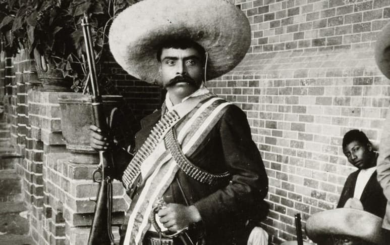 Pobladores de la sierra de Ajusco, comentaban que las características del difunto no coincidían con el 'lunar de bola' que tenía Zapata en el rostro; otros afirmaban que el guerrillero había escapado hasta el continente asiático, a Arabia Saudita. (ESPECIAL)
